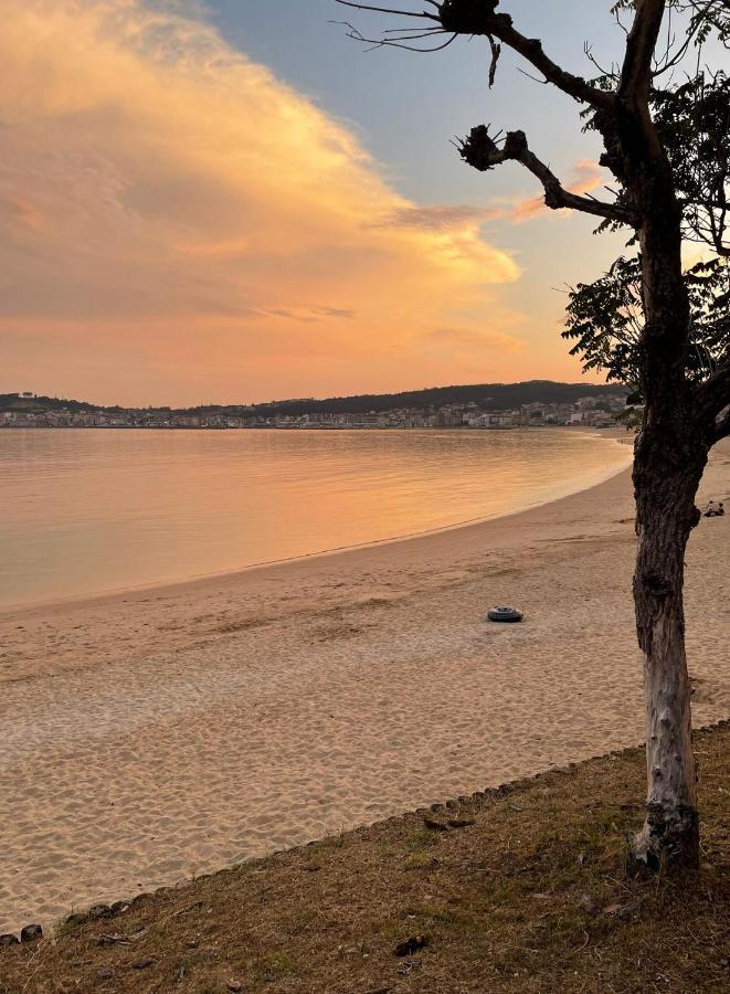 Apartamento En La Playa Lägenhet Ribeira Exteriör bild